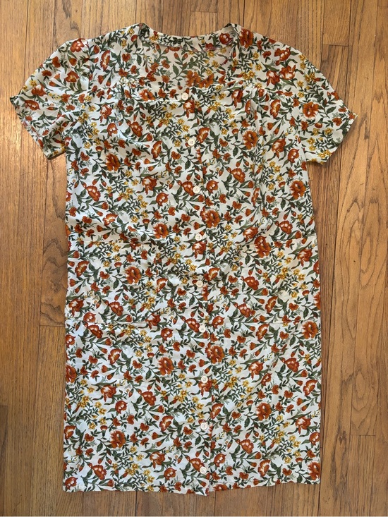 Vintage Dresses & Skirts - Vintage 60’s Floral Button-Front Shift Dress in Cream, Rust & Green Print